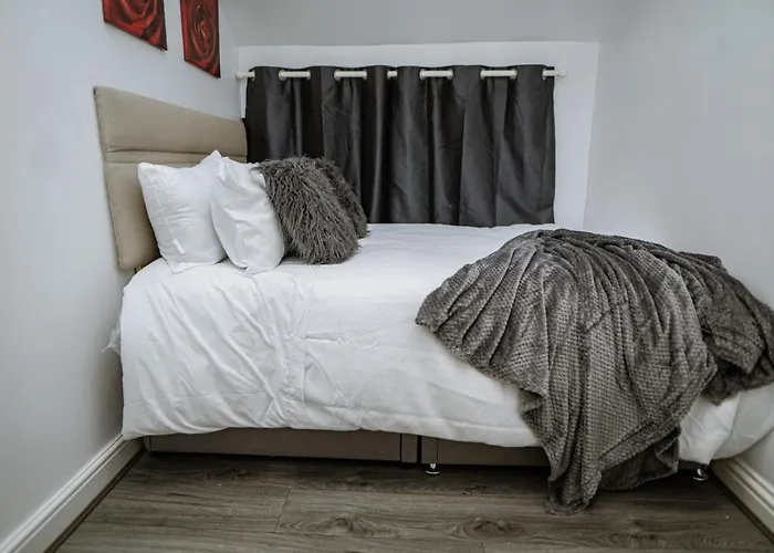 City-Centre With Dedicated Workspace, Sleeps 4